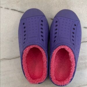 Native Kids Purple Slip-On Clogs with Pink Fleece Lining